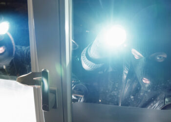 zlodej noc zle svetelne podmienky