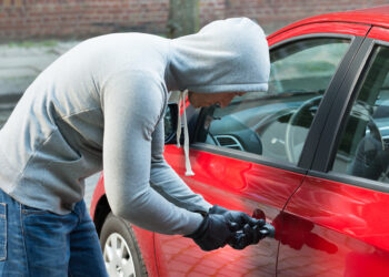 Prečo továrenský alarm nestačí?